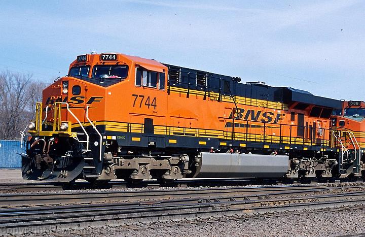 BNSF 7744 ES44DC.jpg